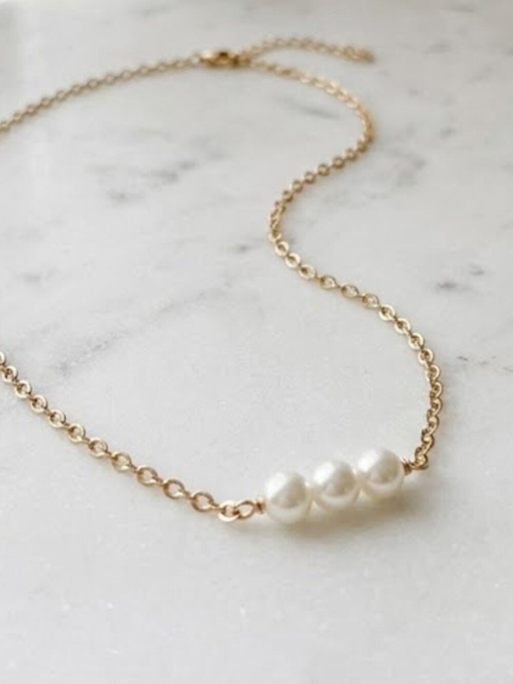 Fashionable Three Pearl Pendant Necklace